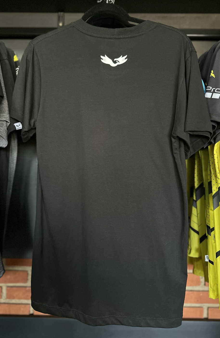 CAMISA DESCOLA PRETA AGUIA COLORIDA - TAMANHO M