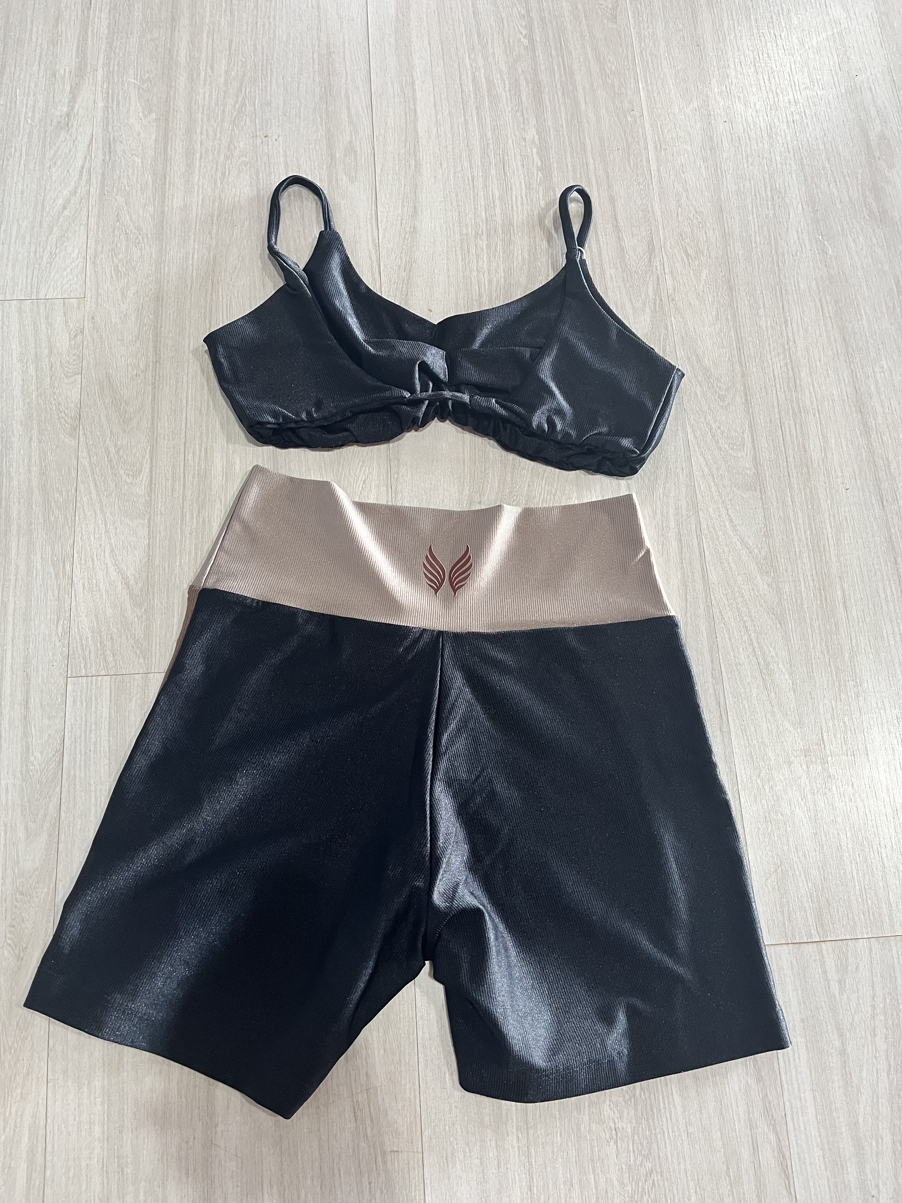 VINGE CONJUNTO SHORT + TOP PRETO MARROM