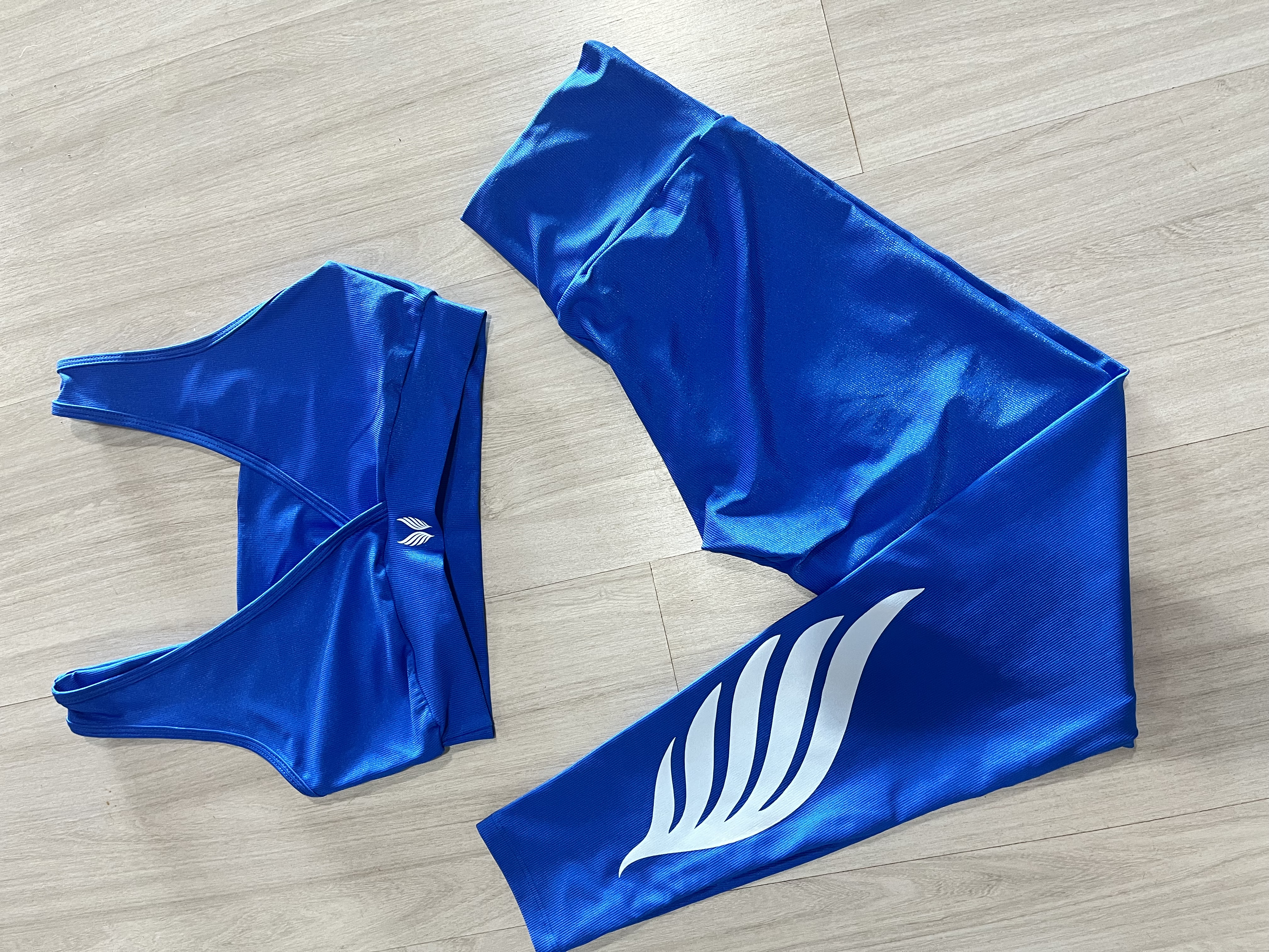 VINGE CONJUNTO LEGGING + TOP AZUL BRANCO