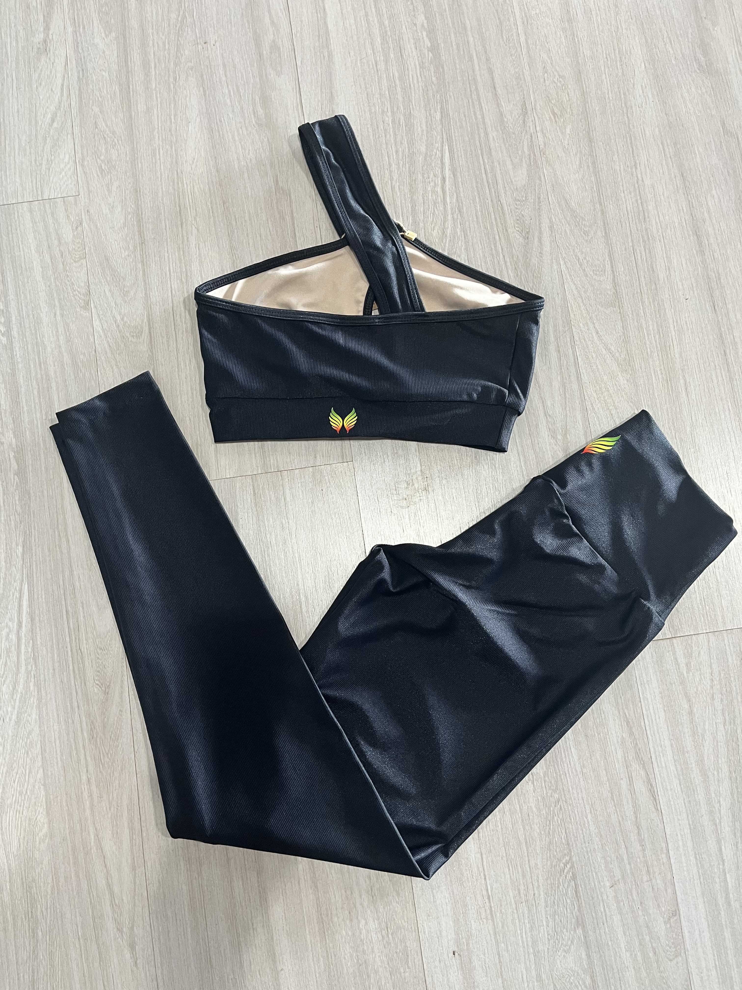 VINGE CONJUNTO LEGGING + TOP PRETO COLORIDO