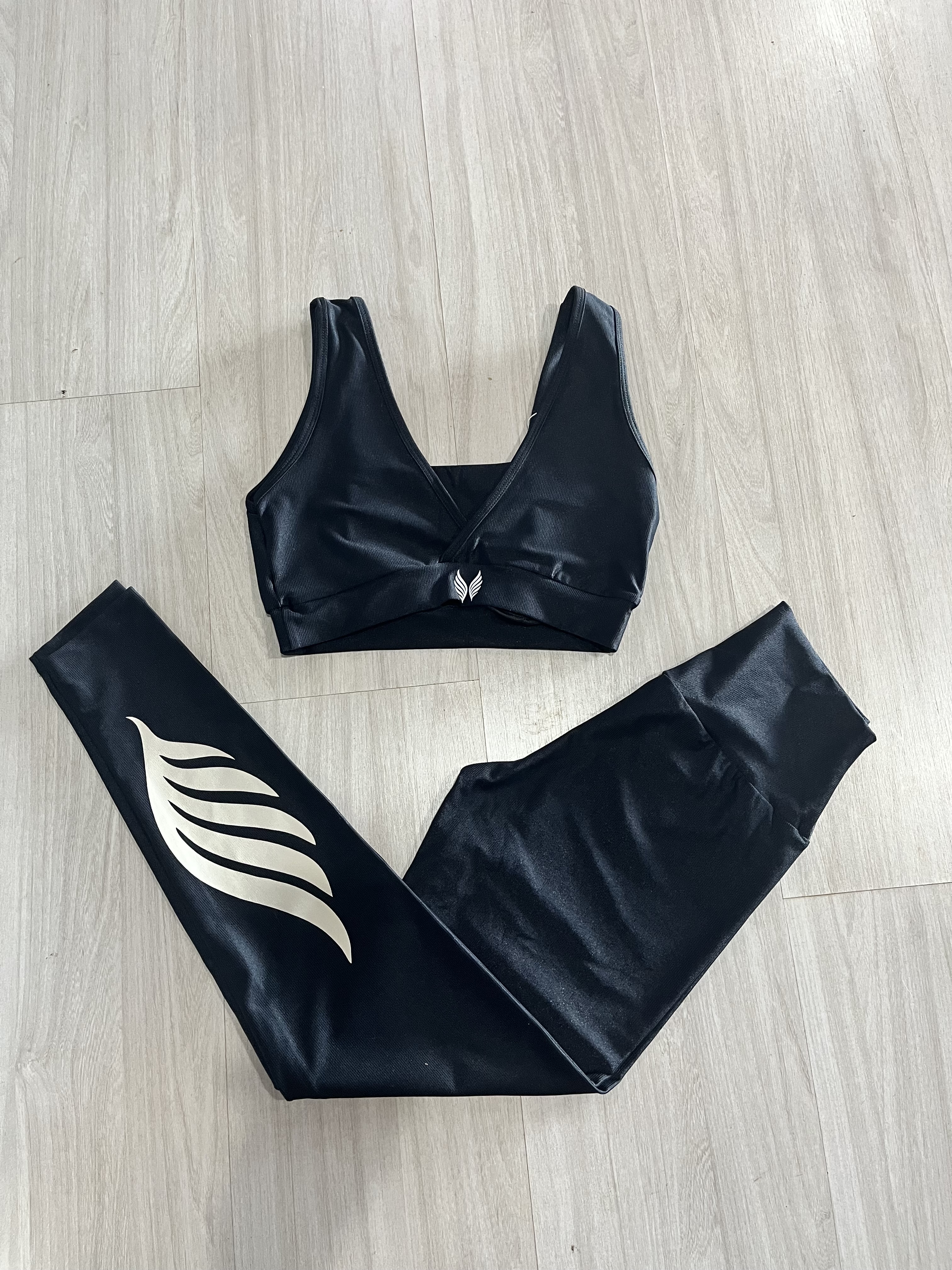 VINGE CONJUNTO LEGGING + TOP PRETO BRANCO